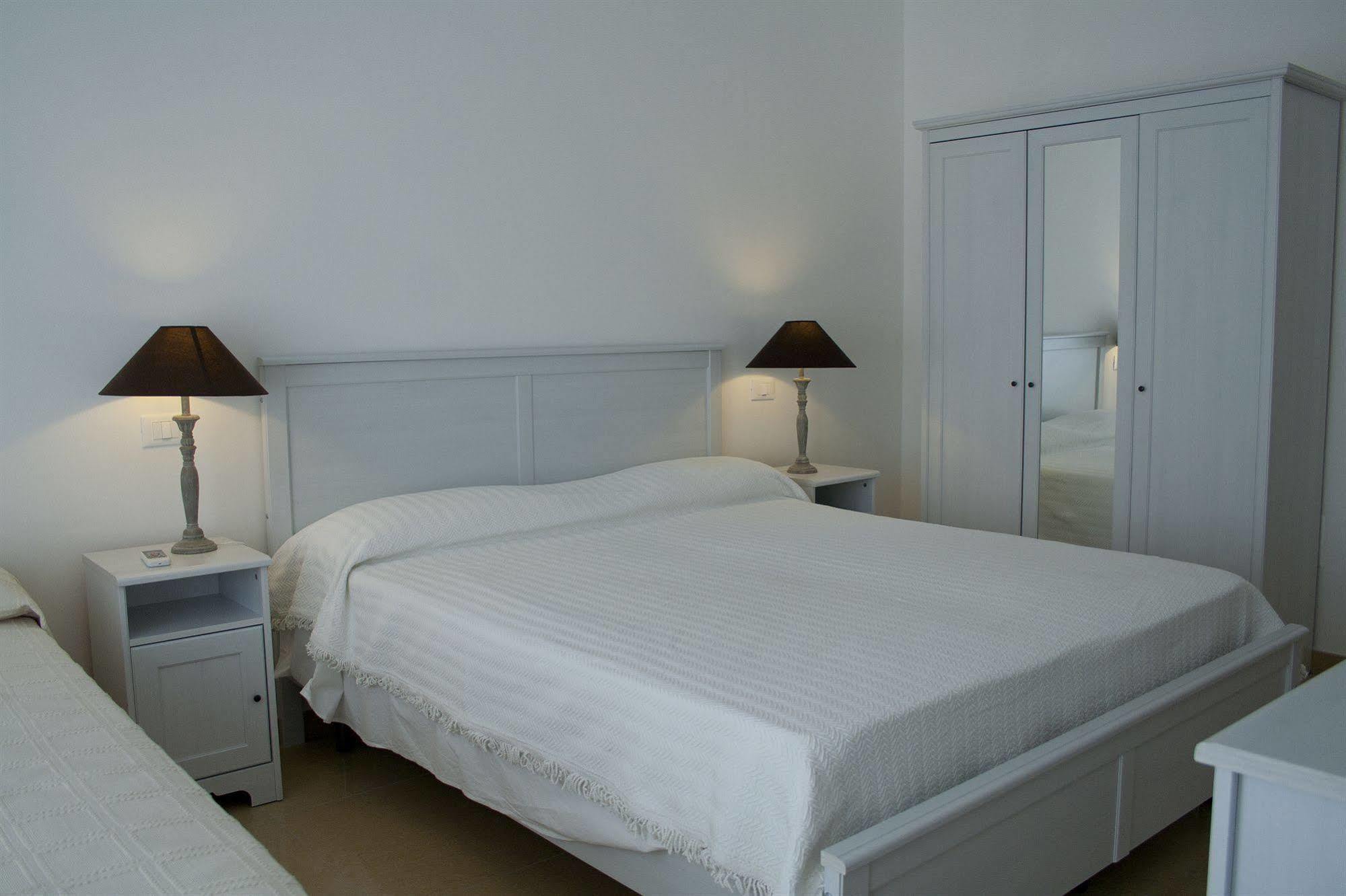 B&B Artemide เลชเช ภายนอก รูปภาพ
