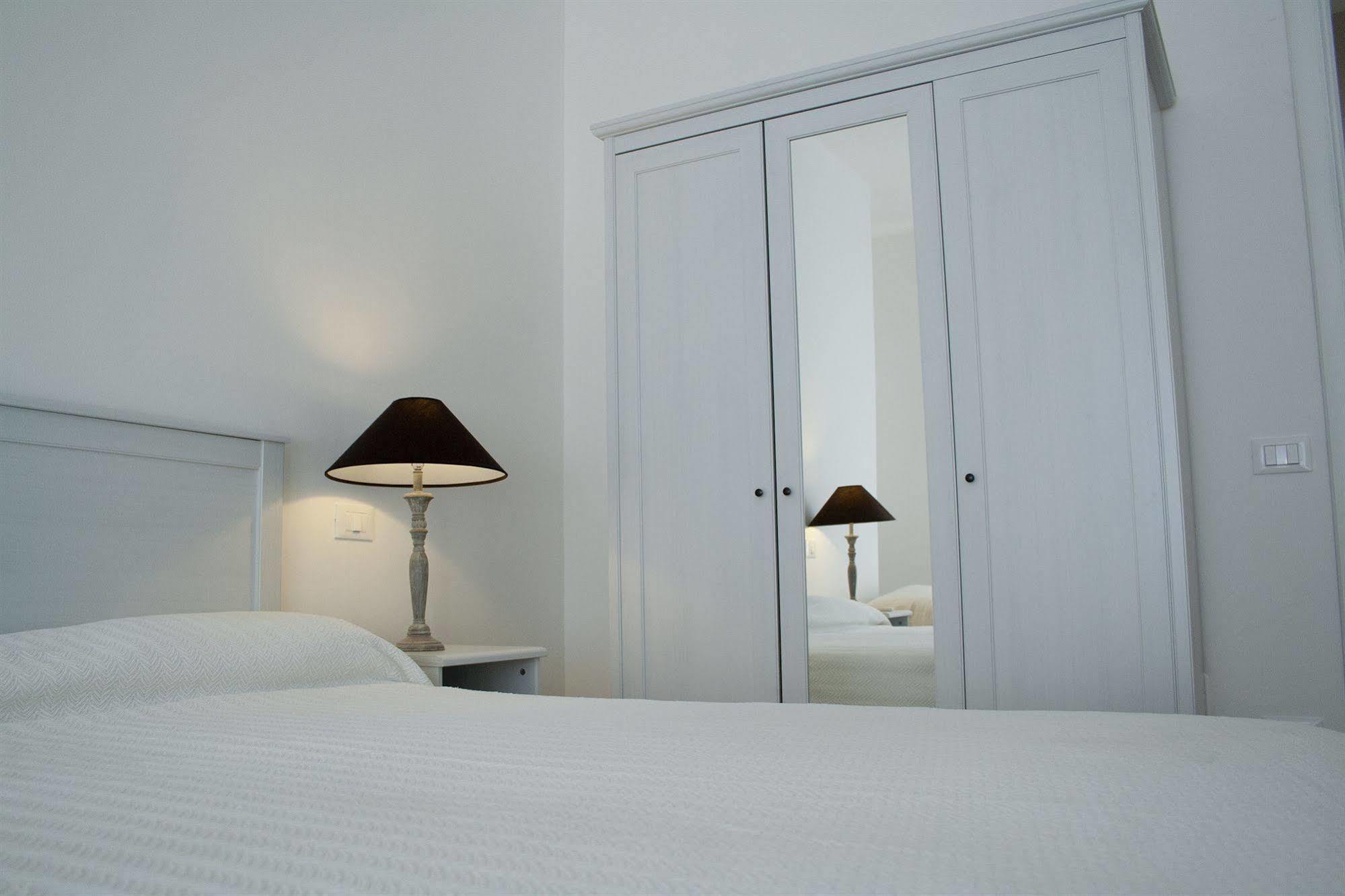 B&B Artemide เลชเช ภายนอก รูปภาพ